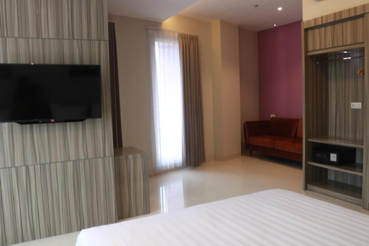 Surabaya River View Hotel Exterior photo