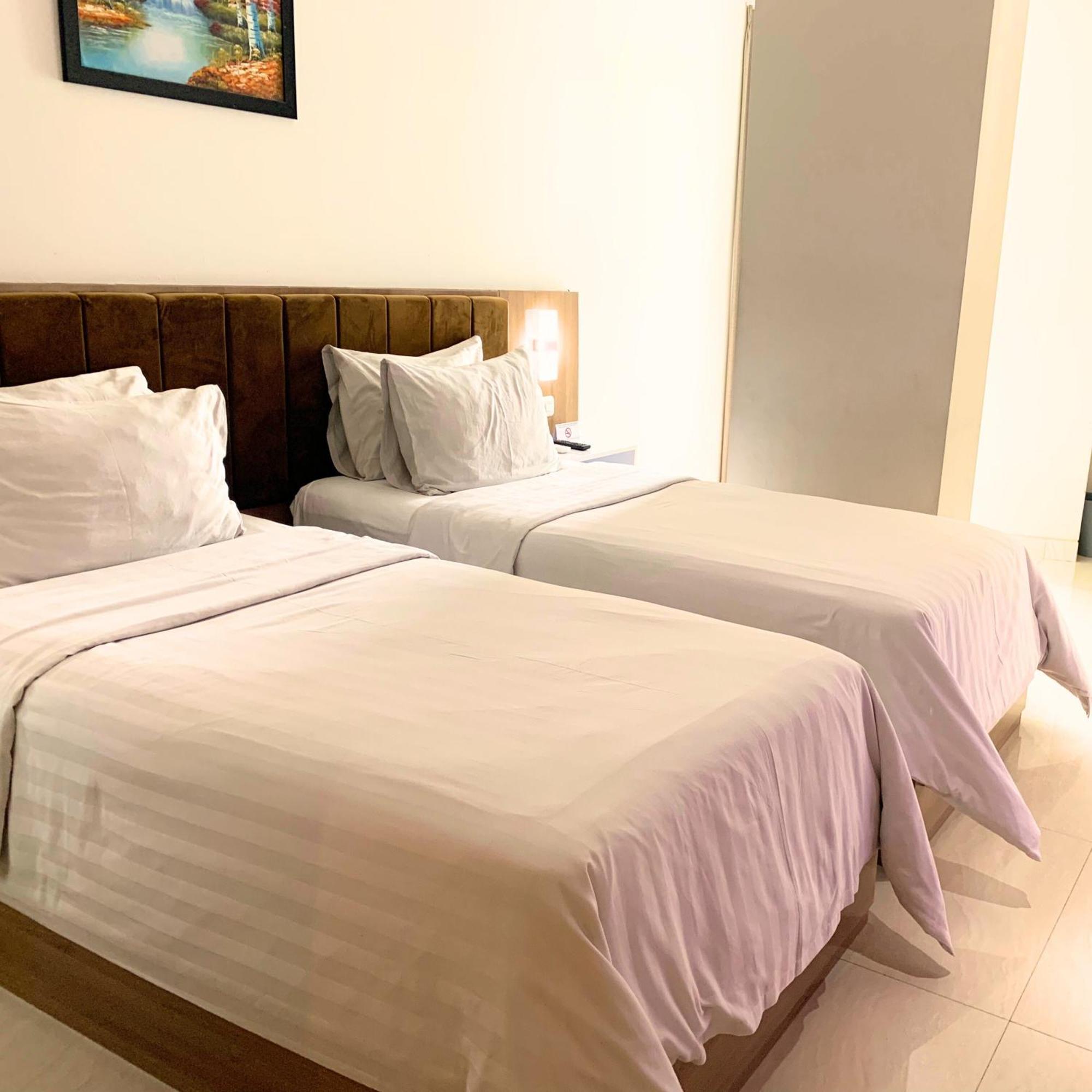 Surabaya River View Hotel Exterior photo